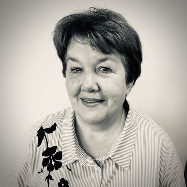 Ms Mary Neazor